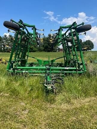 Image of John Deere 2210L Primary image