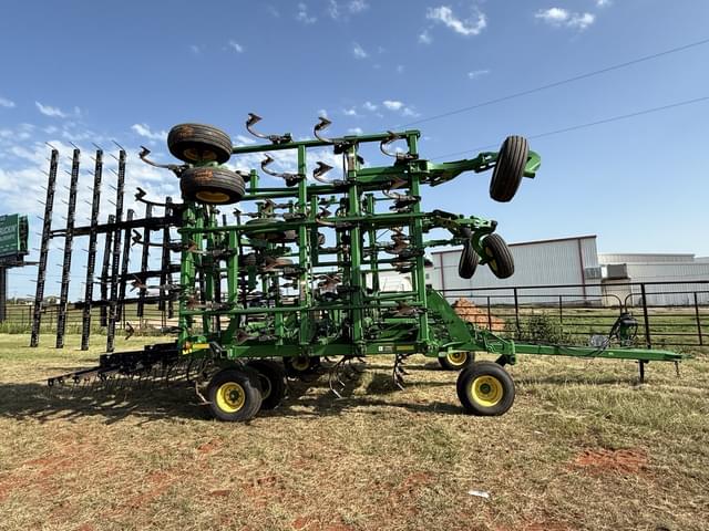 Image of John Deere 2210 equipment image 1