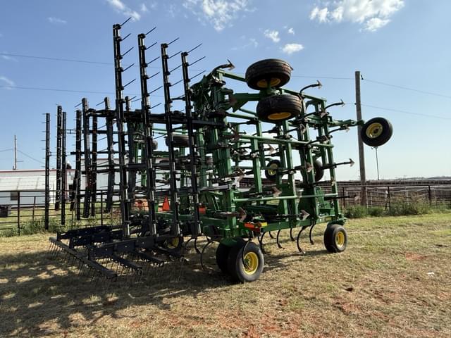 Image of John Deere 2210 equipment image 2