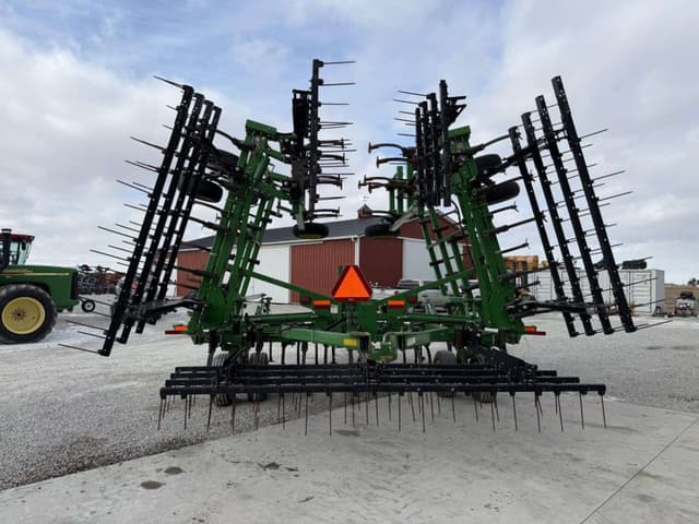 Image of John Deere 2210 equipment image 4