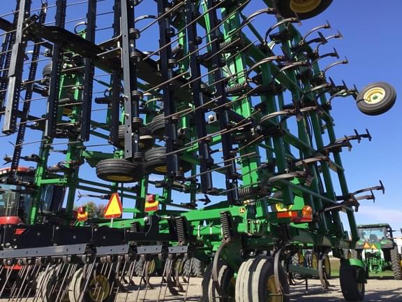 Image of John Deere 2210 equipment image 4