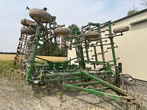 2005 John Deere 2210 Image