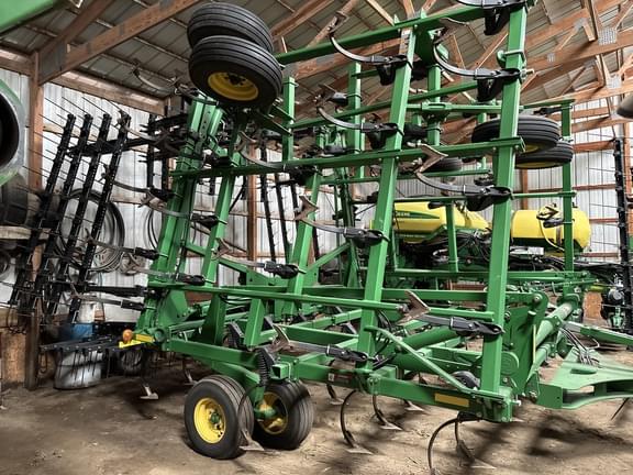 Image of John Deere 2210L Primary image