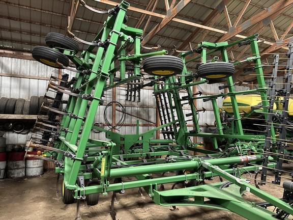 Image of John Deere 2210L equipment image 2