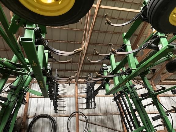 Image of John Deere 2210L equipment image 3