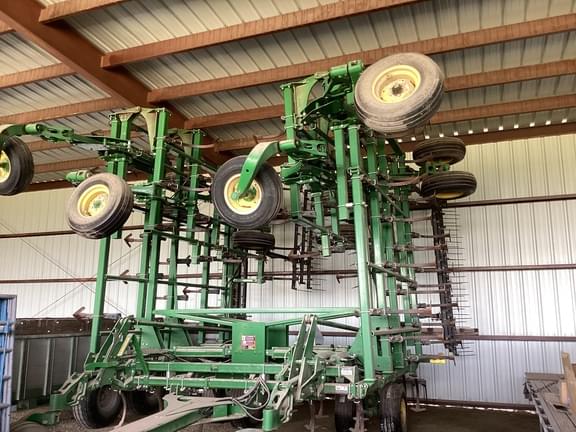 Image of John Deere 2210 equipment image 1