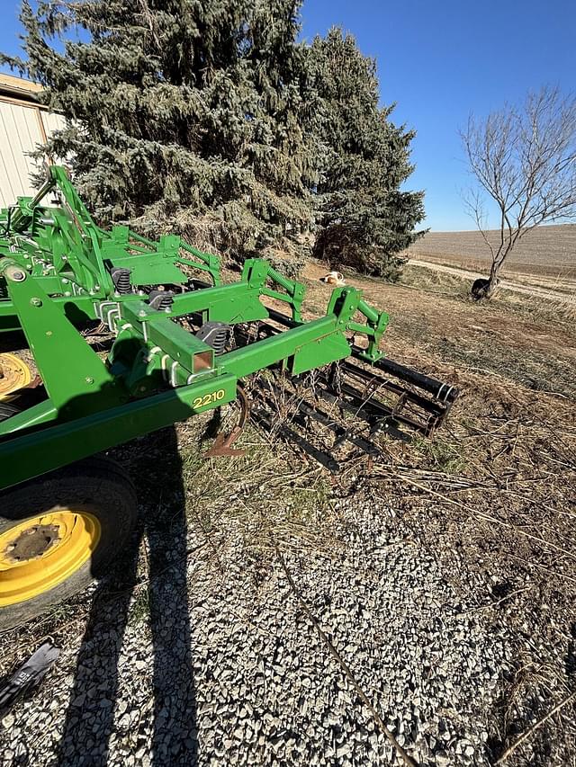 Image of John Deere 2210 equipment image 4