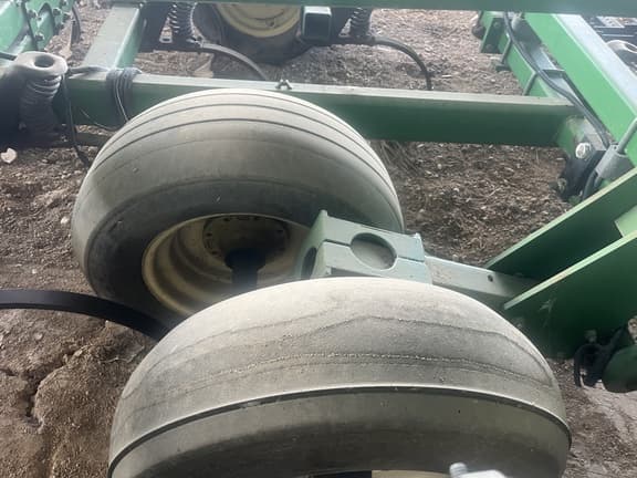 Image of John Deere 2210 equipment image 2