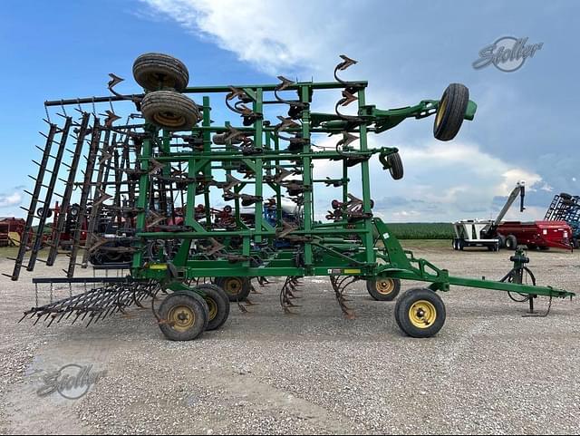 Image of John Deere 2210 equipment image 1