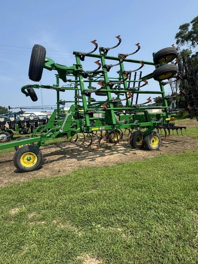 Image of John Deere 2210 equipment image 4