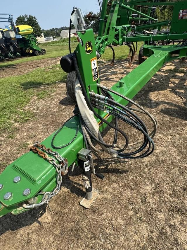 Image of John Deere 2210 equipment image 2