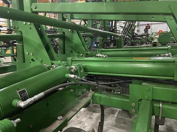 Image of John Deere 2210 equipment image 2