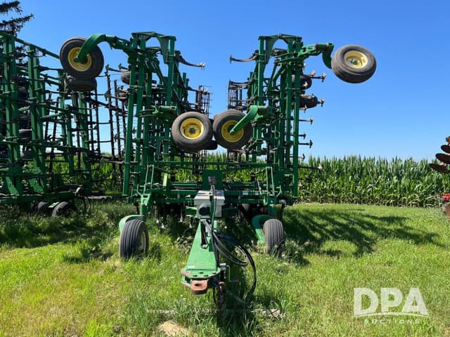 Image of John Deere 2210 equipment image 1