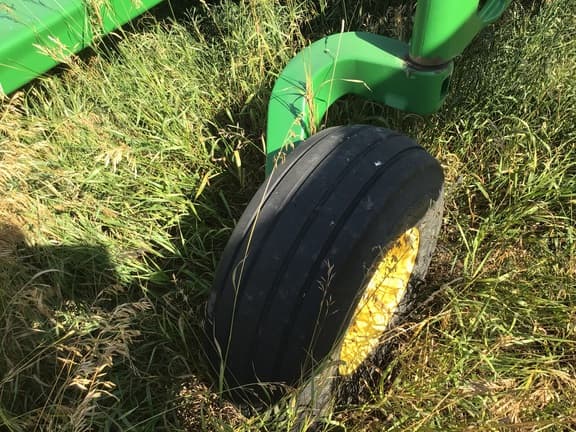 Image of John Deere 2210 equipment image 2