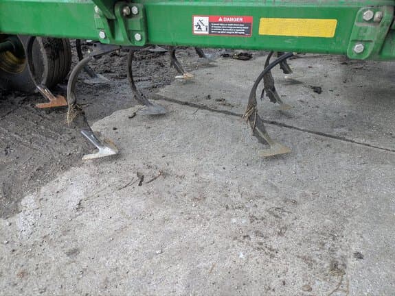 Image of John Deere 2210 equipment image 2