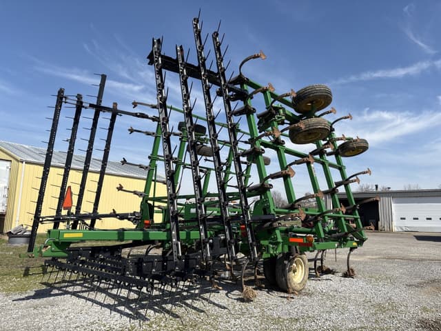 Image of John Deere 2210 equipment image 2