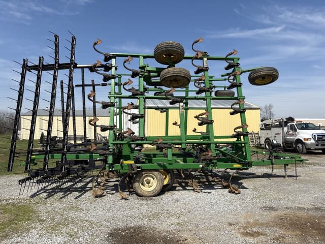 Image of John Deere 2210 equipment image 1