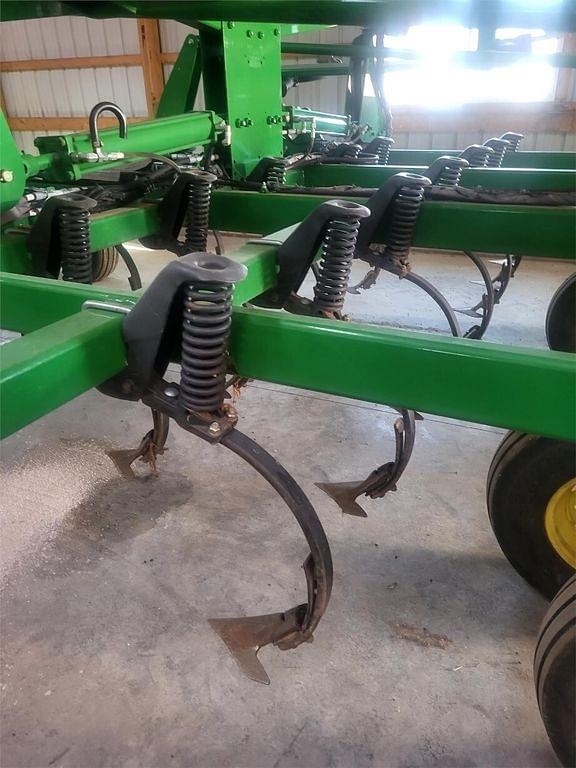 Image of John Deere 2210 equipment image 1