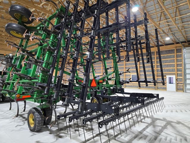 Image of John Deere 2210 equipment image 1