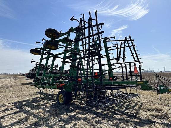 Image of John Deere 2210L equipment image 4