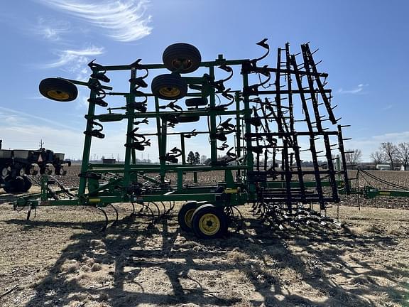 Image of John Deere 2210L equipment image 3