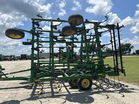 Image of John Deere 2210L equipment image 2