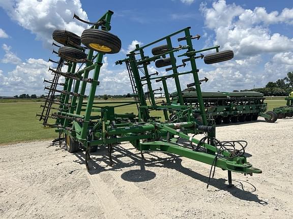 Image of John Deere 2210L Primary image