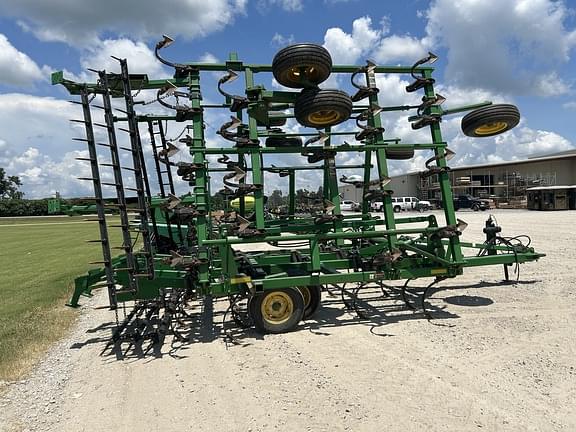 Image of John Deere 2210L equipment image 4