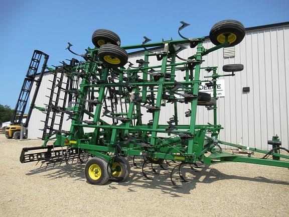 Image of John Deere 2210L Primary image