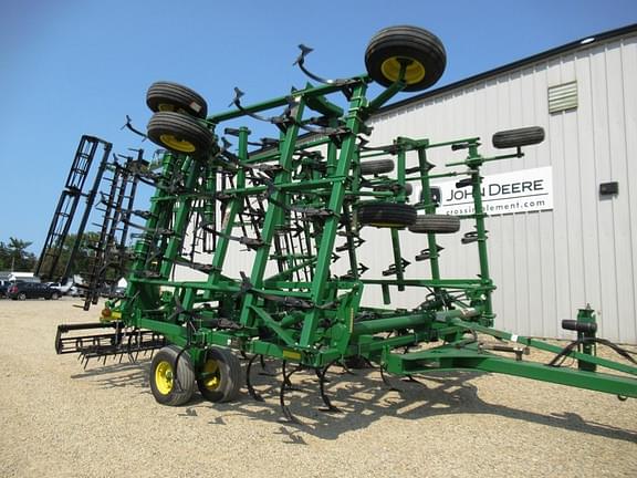 Image of John Deere 2210L equipment image 1