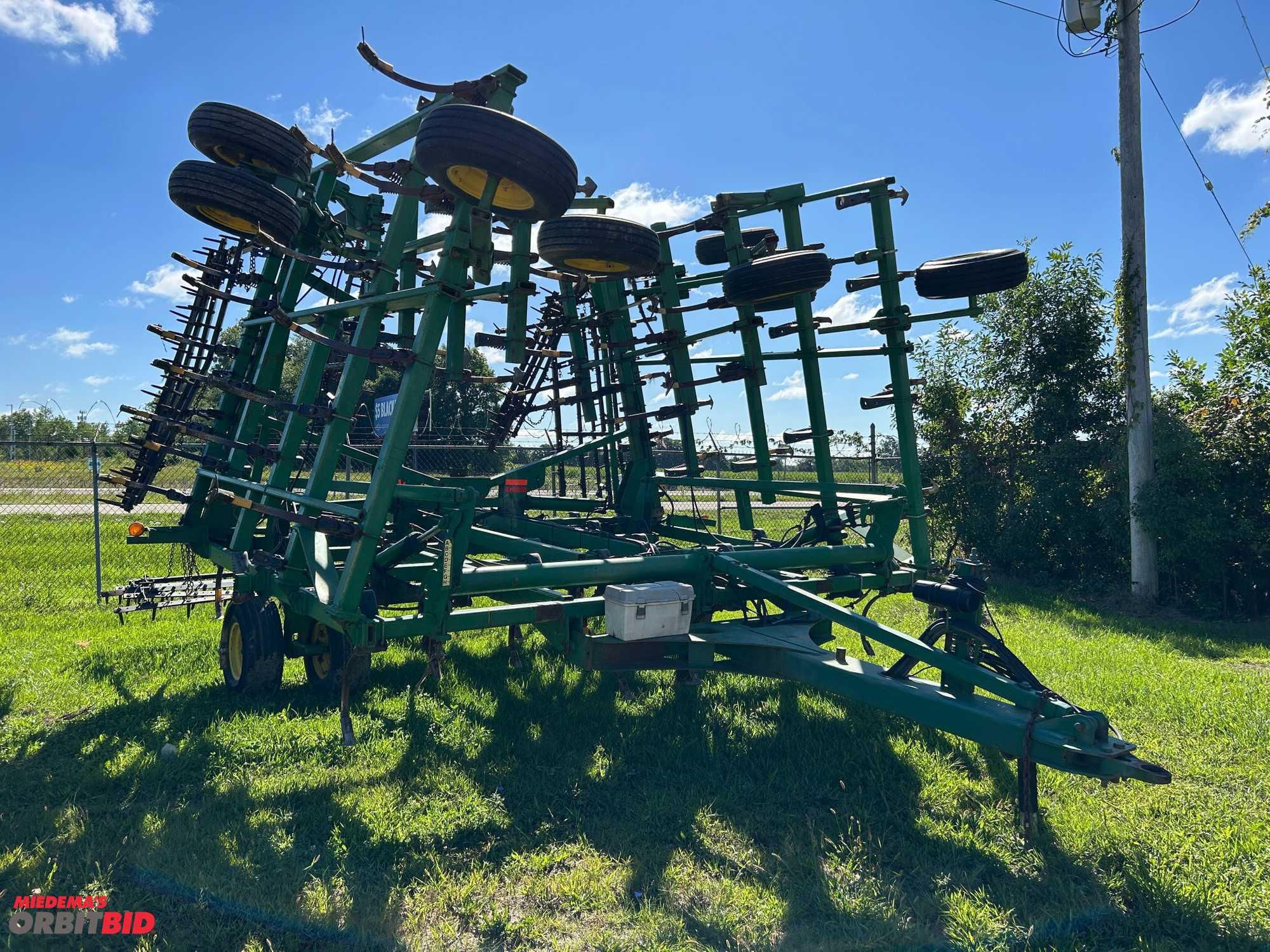 Main image John Deere 2210L