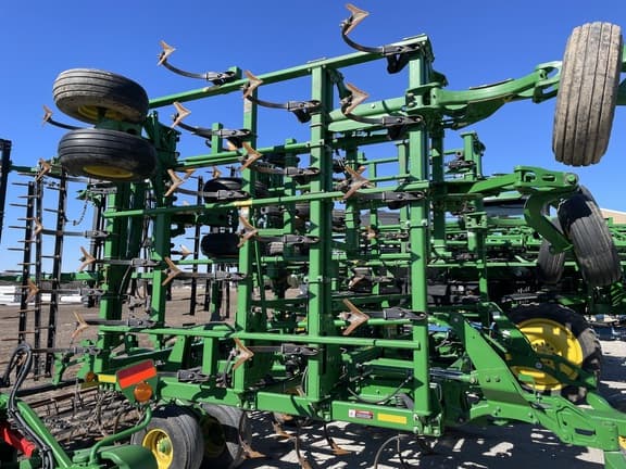 Image of John Deere 2230FH equipment image 3