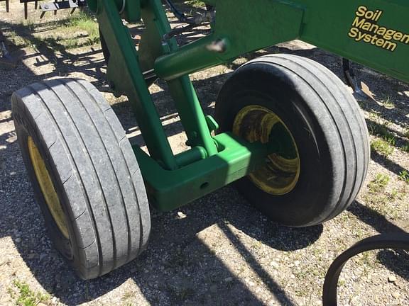 Image of John Deere 2310 equipment image 3