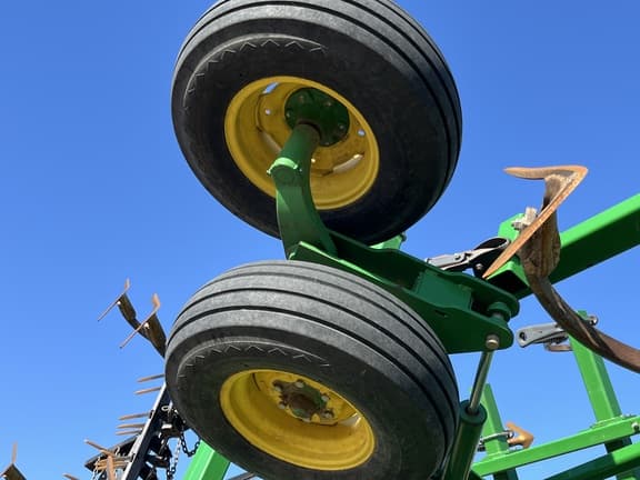 Image of John Deere 2310 equipment image 4