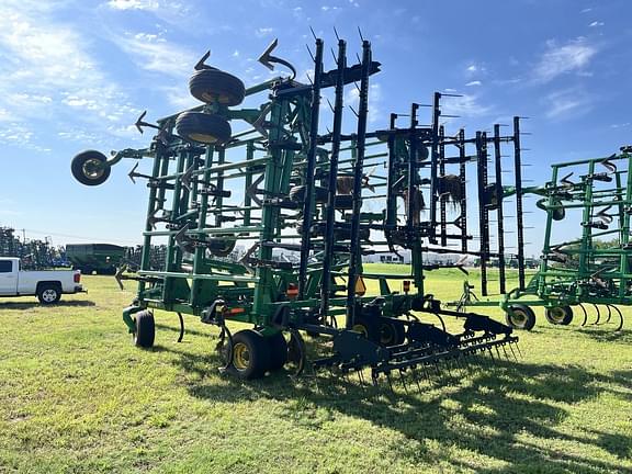 Image of John Deere 2410 equipment image 2