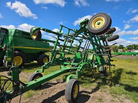 2013 John Deere 2410 Equipment Image0