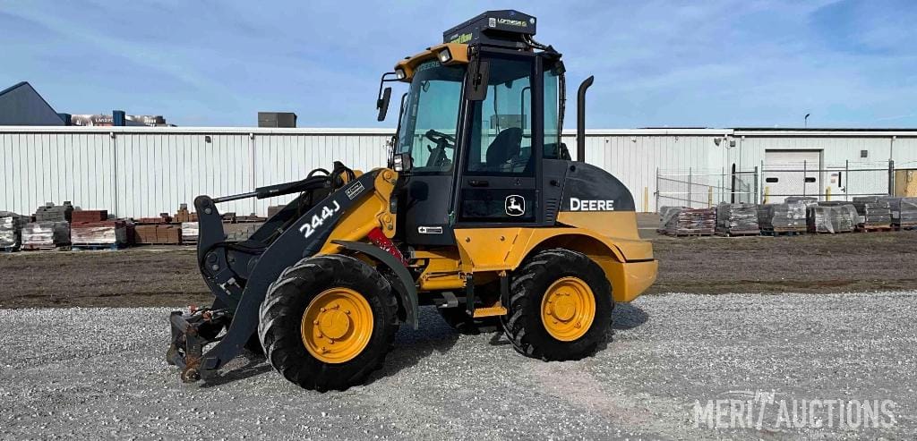 Main image John Deere 244J