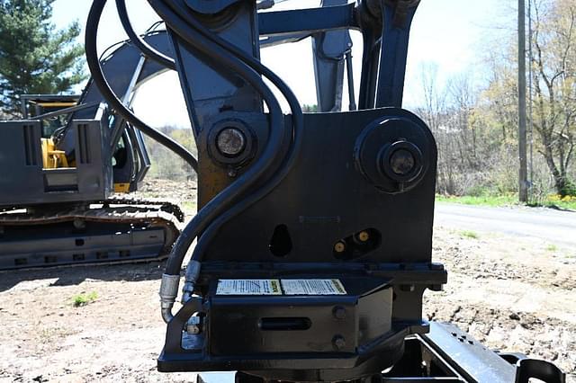 Thumbnail image John Deere 245G LC 19