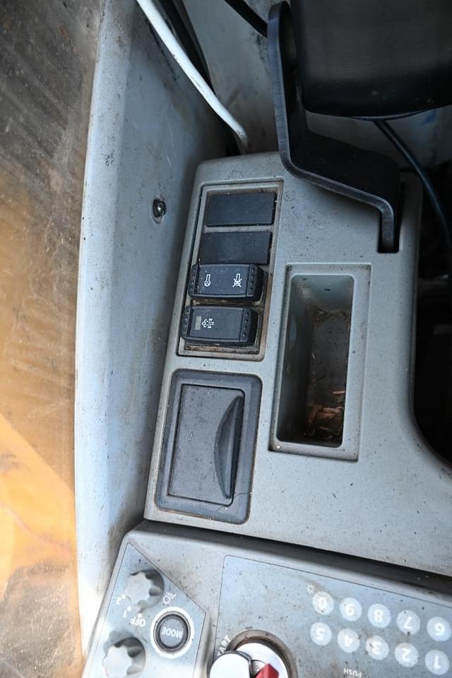 Thumbnail image John Deere 245G LC 84