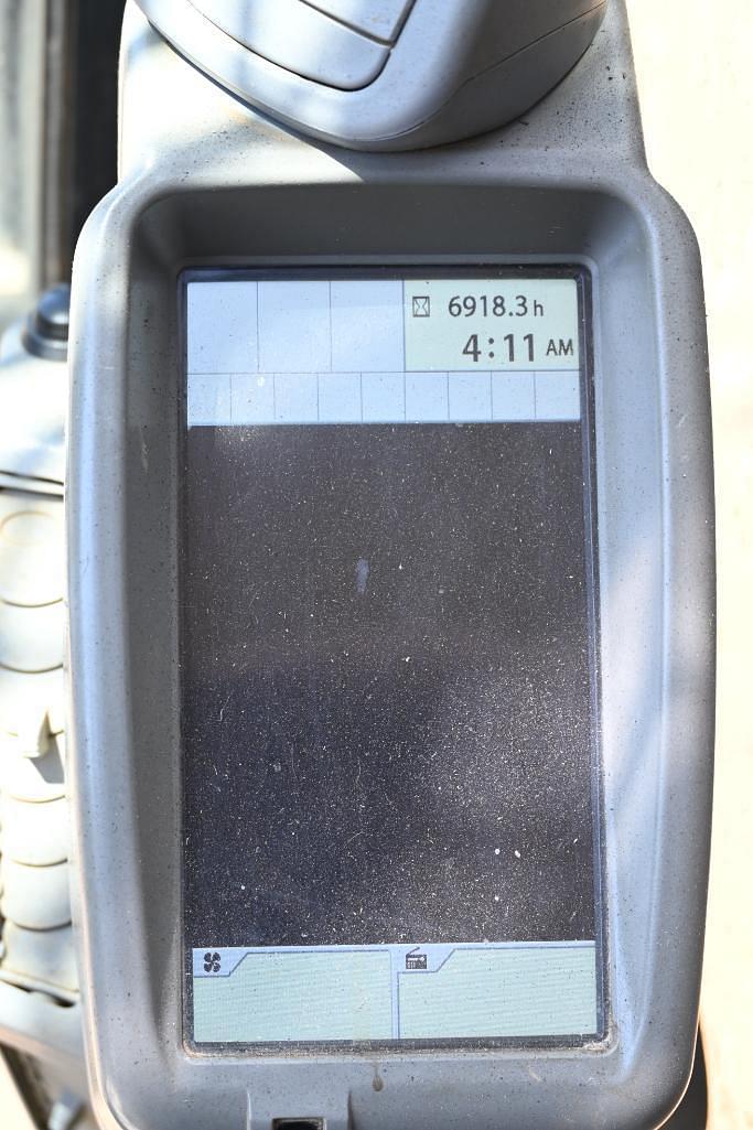 Main image John Deere 245G LC 87