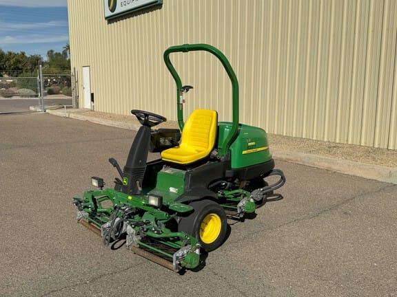 2013 John Deere 2500E Equipment Image0