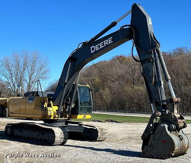 Image of John Deere 250G LC equipment image 2