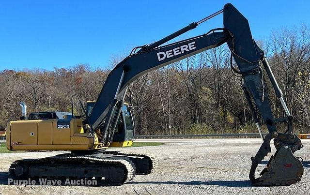 Image of John Deere 250G LC equipment image 3