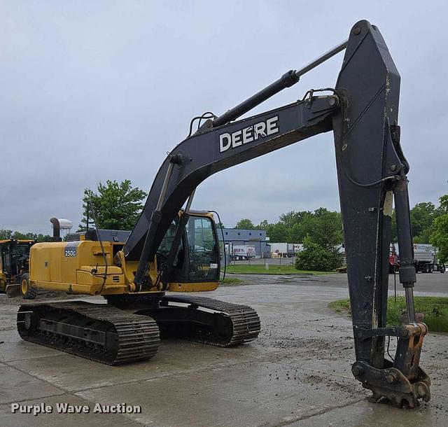 Image of John Deere 250G LC equipment image 2