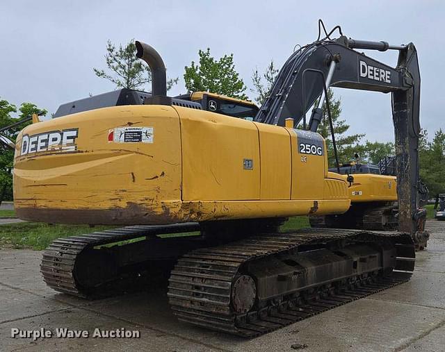 Image of John Deere 250G LC equipment image 4