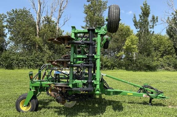 Image of John Deere 2510H equipment image 1
