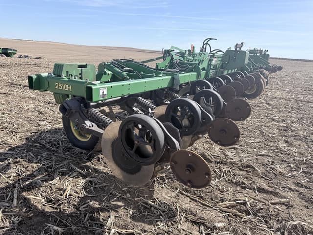 Image of John Deere 2510H equipment image 2