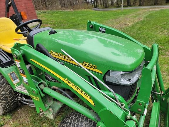 Image of John Deere 2520 Image 1