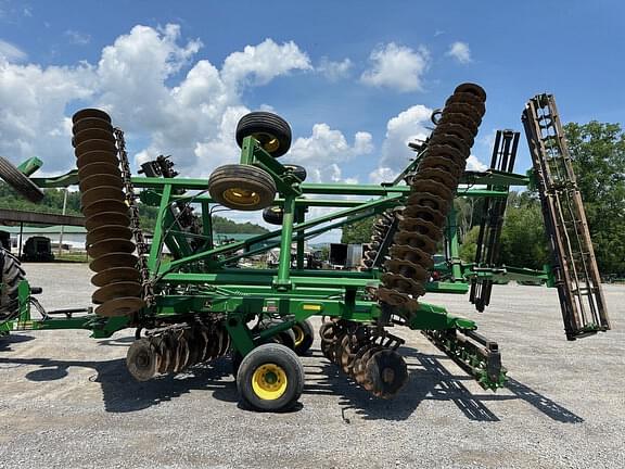 Image of John Deere 2623VT equipment image 1
