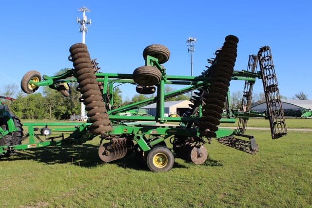 Image of John Deere 2623VT equipment image 1